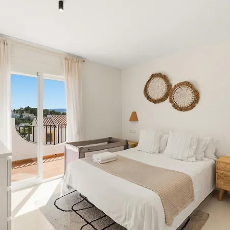 Casa Flora Con Piscinas En Кальпе