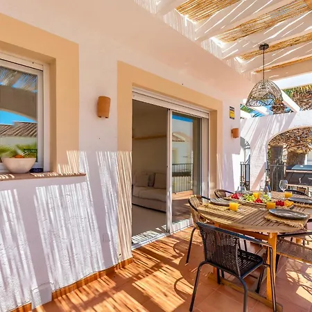 Casa Flora Con Piscinas En Апартаменты *